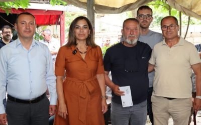 CANDAN BAŞKAN MURATLI'DA ÜRETİCİLERE İLK MAZOT KARTLARINI TESLİM ETTİ